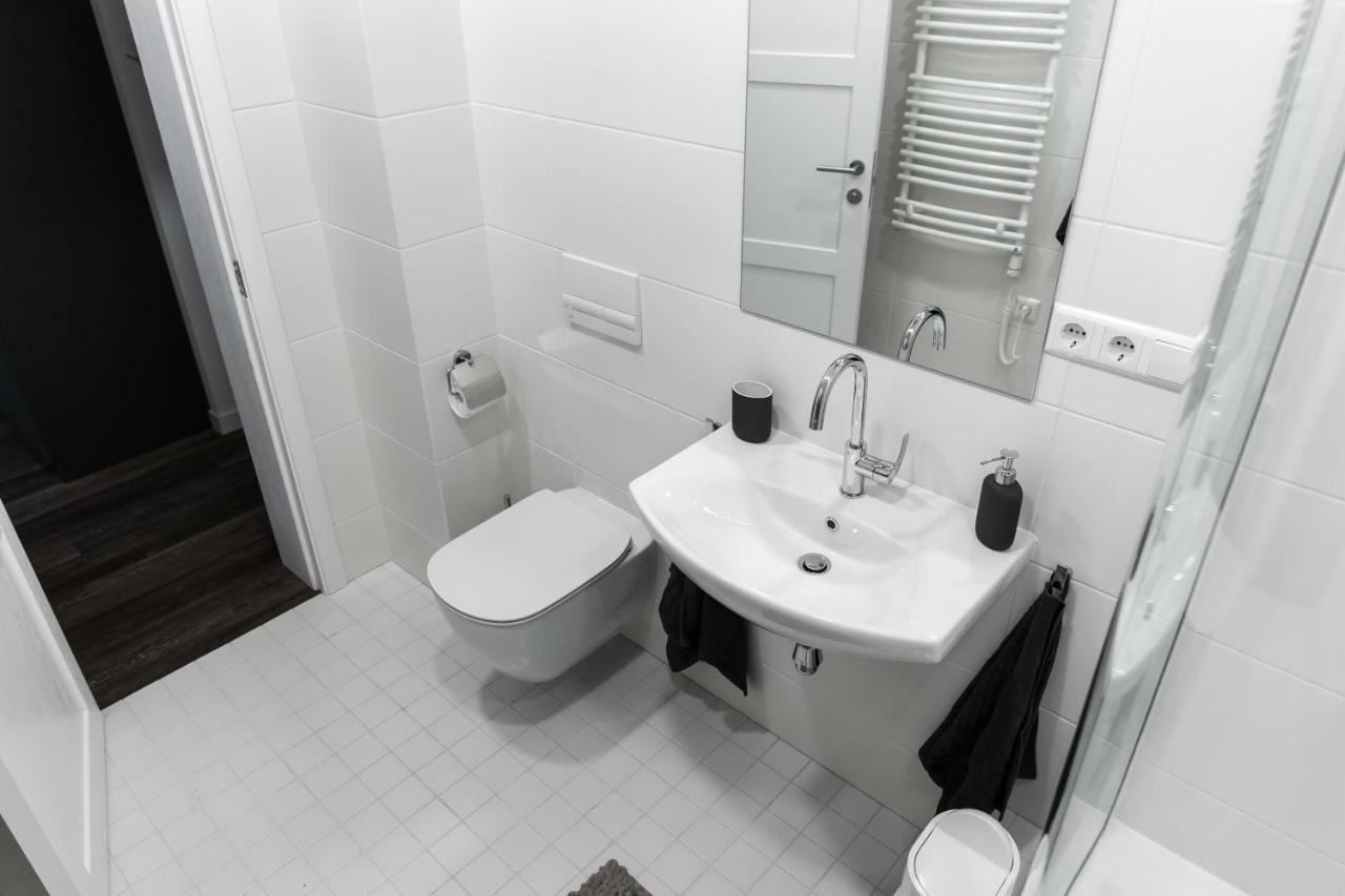 Deluxe Apartments By Hostlovers Kaunas Exteriör bild
